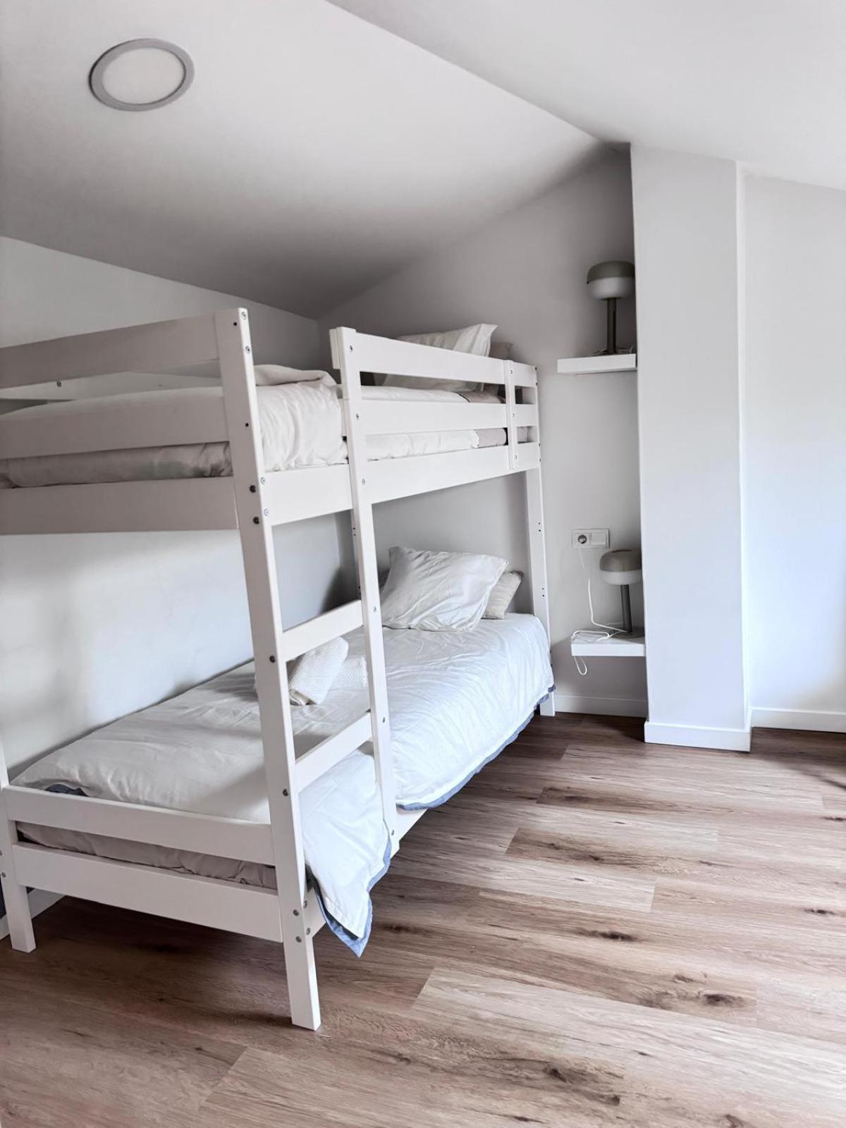 Apartamentos Lavandeira By Bebalmy Viveiro Bagian luar foto